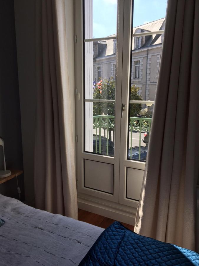 Studio Balcon De La Place Dinan Exterior foto